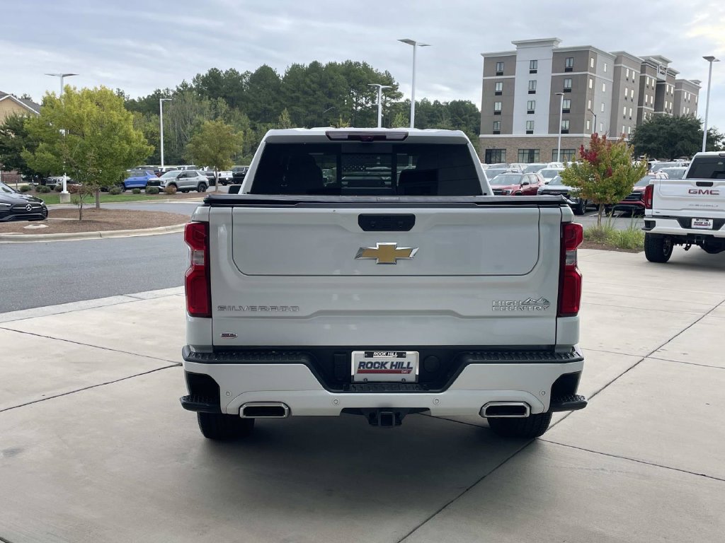 Used 2024 Chevrolet Silverado 1500 High Country AWD/4WD image 3