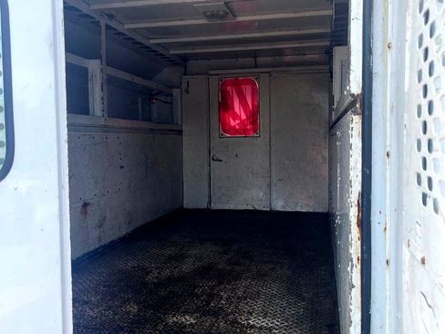 Used 2010 Ford E-350 and Econoline 350 Super Duty image 11