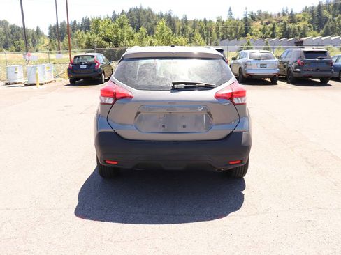 Used 2019 Nissan Kicks S FWD image 6