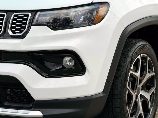 Certified 2025 Jeep Compass Limited AWD/4WD image 10