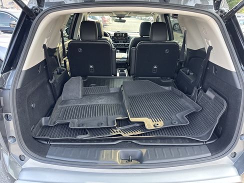 Used 2024 Nissan Pathfinder Platinum AWD/4WD image 46