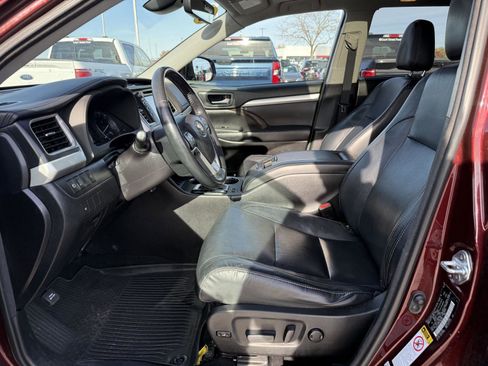 Used 2018 Toyota Highlander XLE image 9