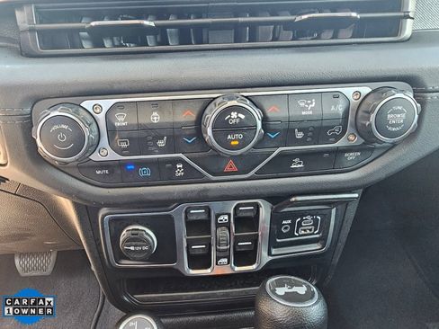 Used 2024 Jeep Wrangler Unlimited Sahara AWD/4WD image 24