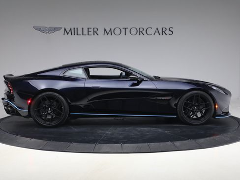 Used 2025 Aston Martin Vanquish RWD image 9
