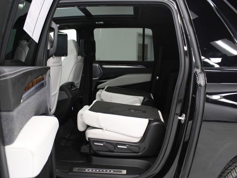 Certified 2025 Cadillac Escalade ESV Sport Platinum image 52