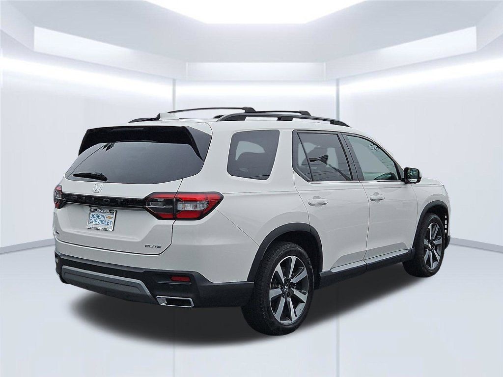 Used 2024 Honda Pilot Elite image 4