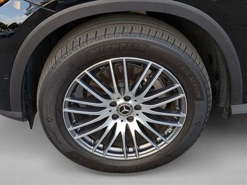 Used 2025 Mercedes-Benz GLC 300 4MATIC image 21