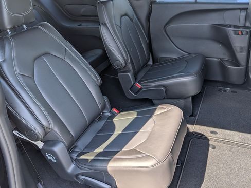 New 2026 Chrysler Pacifica Select AWD/4WD image 35