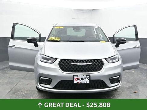 Used 2024 Chrysler Pacifica Touring-L image 54