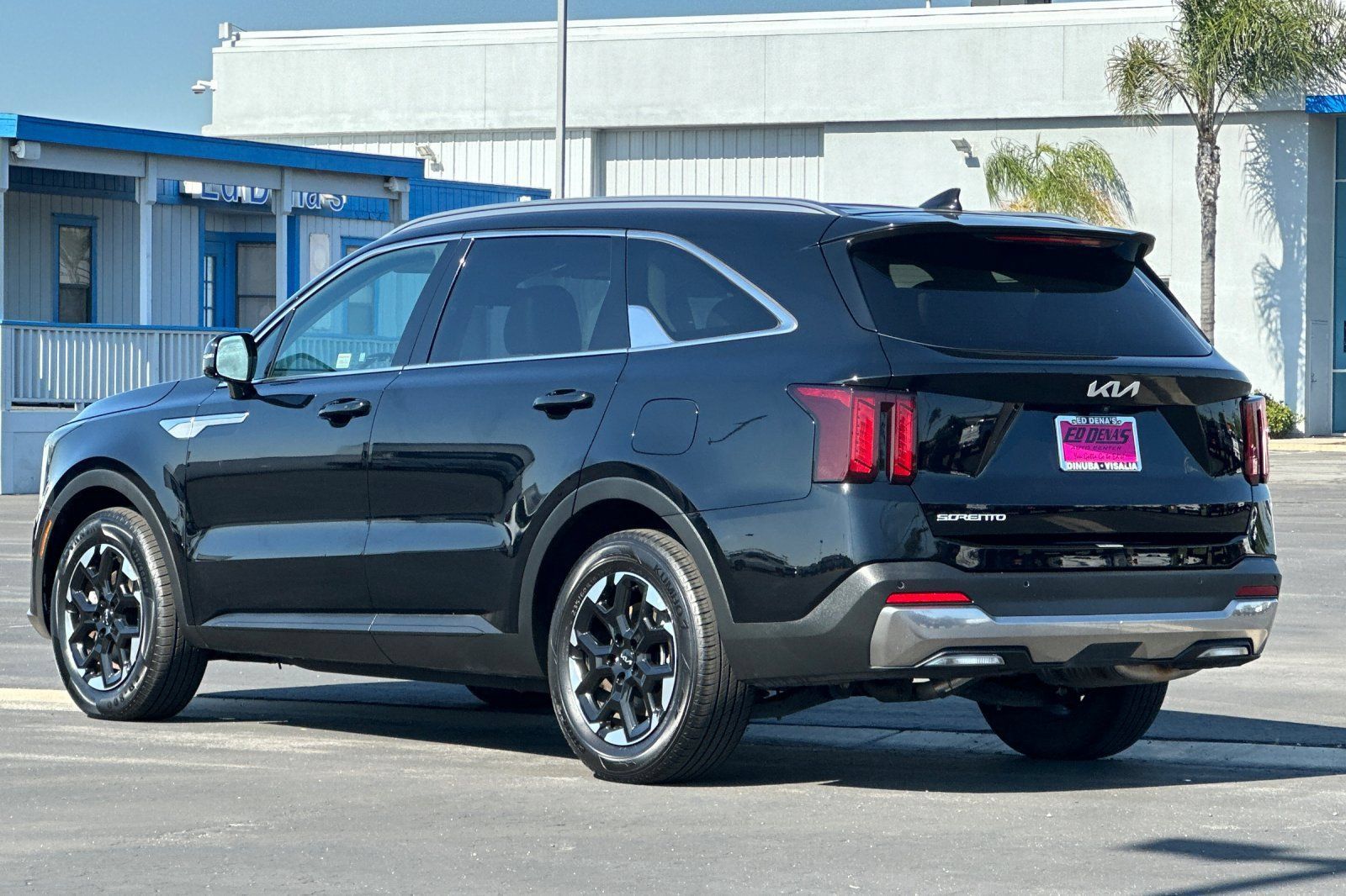 Used 2024 Kia Sorento S FWD image 7