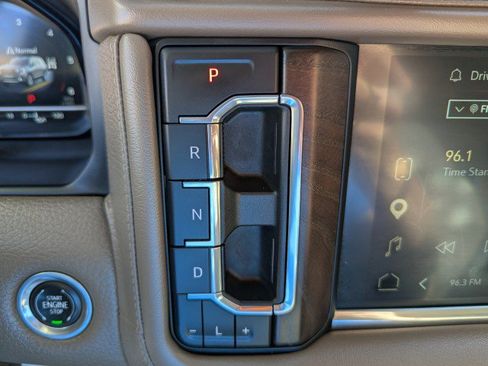 Used 2022 GMC Yukon XL Denali AWD/4WD image 19