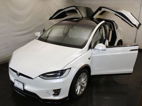 Used 2018 Tesla Model X 75D image 7