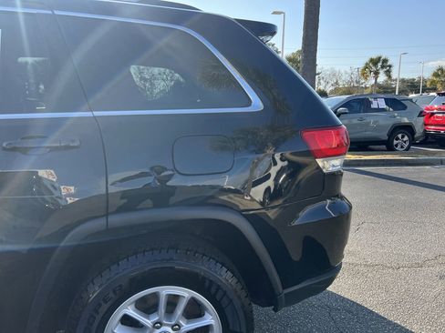 Used 2019 Jeep Grand Cherokee Laredo image 8