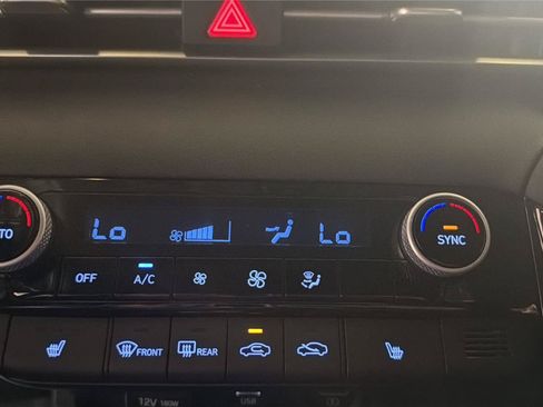 Used 2021 Hyundai Elantra SEL w/ Convenience + Premium Package FWD image 18