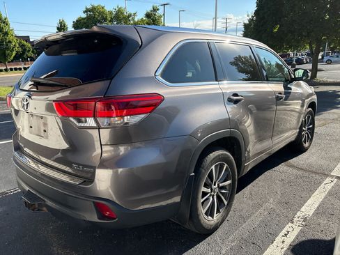 Used 2018 Toyota Highlander XLE AWD/4WD image 7