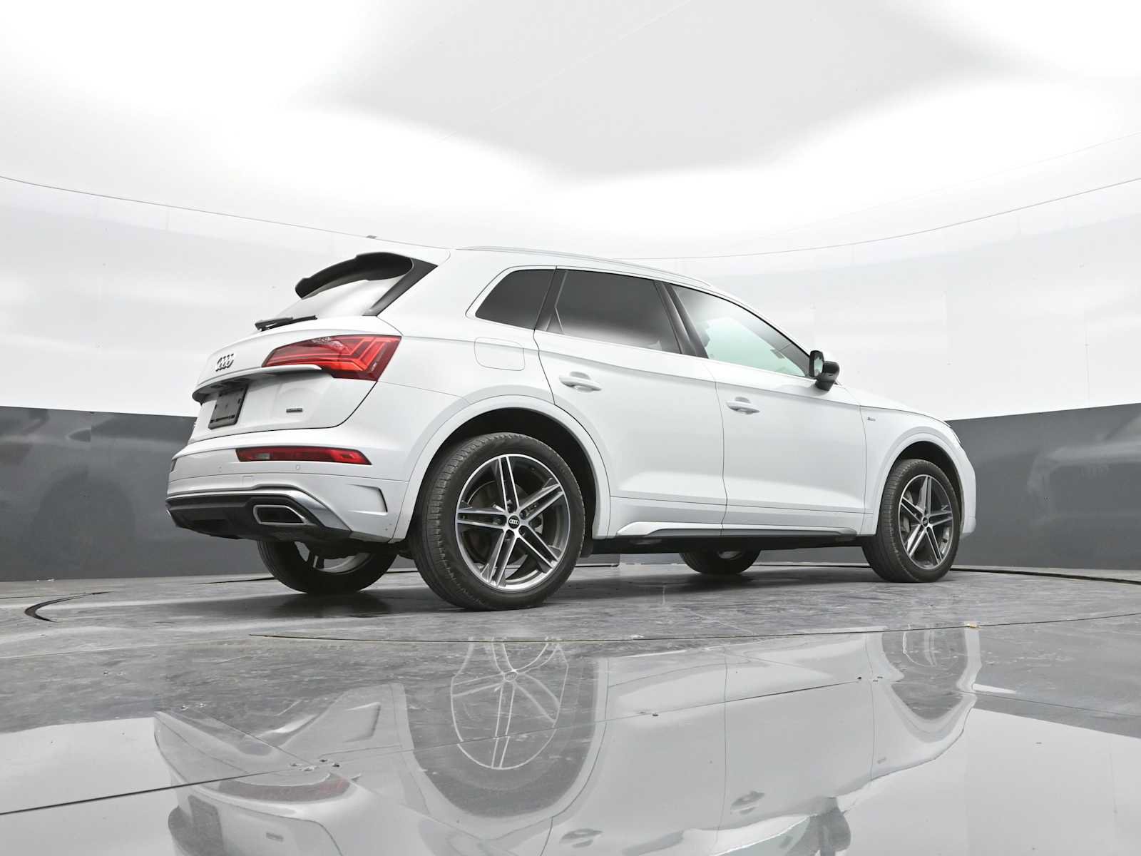 Used 2021 Audi Q5 e Premium Plus AWD/4WD image 39