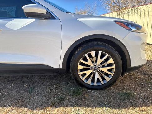 Certified 2022 Ford Escape Titanium w/ Class II Trailer Tow Package image 32