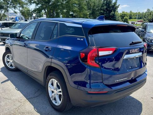 Used 2022 GMC Terrain SLE FWD image 3