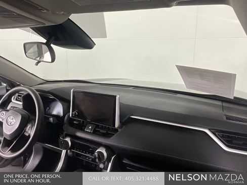 Used 2025 Toyota RAV4 XLE FWD image 30