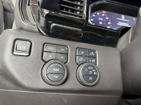 Used 2024 Chevrolet Silverado 1500 ZR2 w/ Technology Package image 31