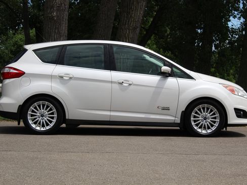 Used 2015 Ford C-MAX Energi SEL w/ Equipment Group 302A FWD image 8