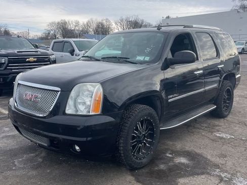 Used 2011 GMC Yukon Denali image 1