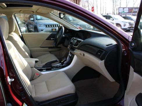 Used 2015 Honda Accord Touring image 30