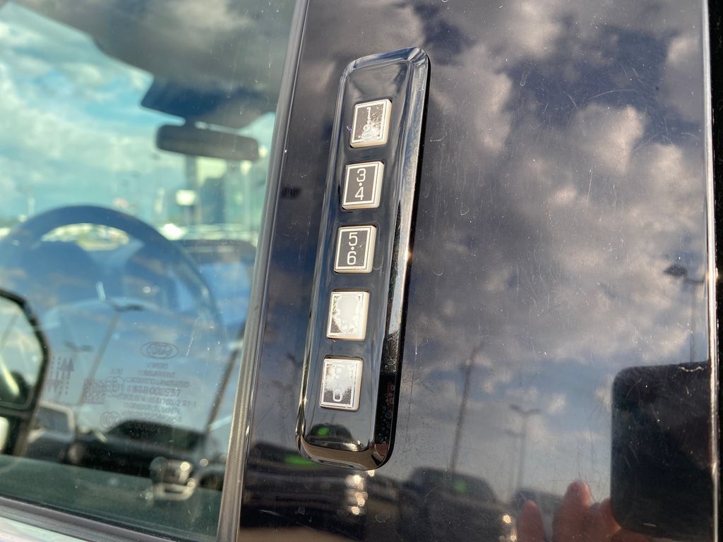 Used 2021 Ford F150 Lariat w/ Equipment Group 502A High AWD/4WD image 43