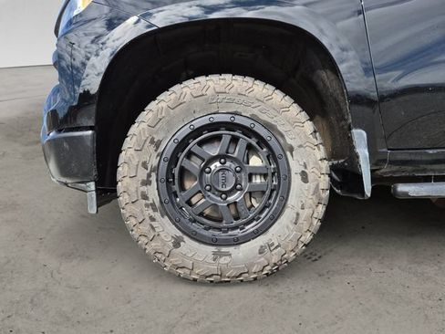 Used 2023 Chevrolet Silverado 1500 LT AWD/4WD image 9