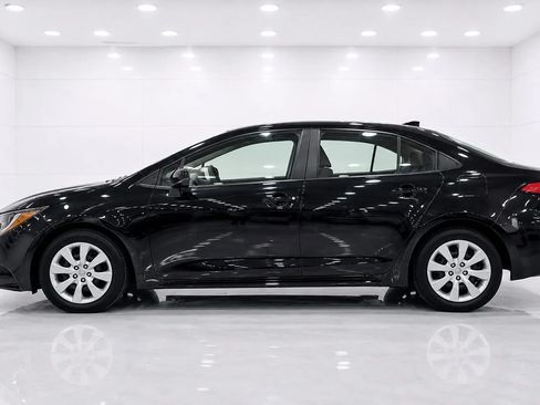 Used 2021 Toyota Corolla LE w/ Carpet Mat Package (TMS) FWD image 2