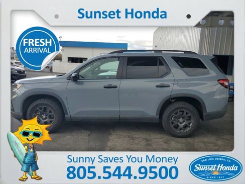 Used 2025 Honda Pilot TrailSport image 7