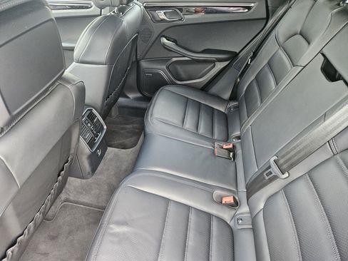 Certified 2025 Porsche Macan image 28