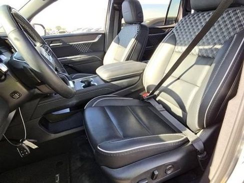 Used 2025 GMC Acadia Denali w/ Super Cruise Package AWD/4WD image 6
