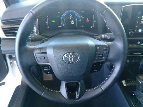Used 2025 Toyota Camry SE w/ Convenience Package FWD image 14