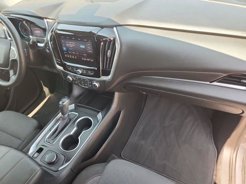 Used 2020 Chevrolet Traverse LT FWD image 27