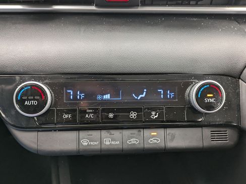 Used 2022 Hyundai Elantra SEL image 18