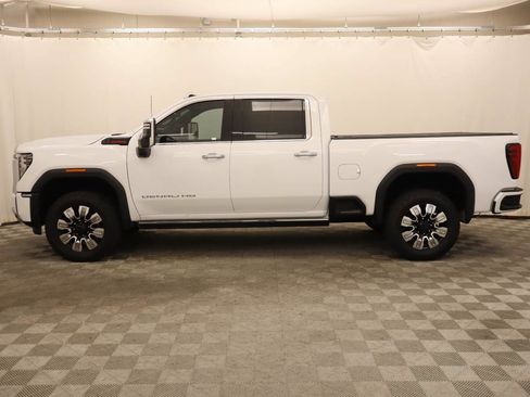Used 2026 GMC Sierra 3500 Denali w/ Denali Reserve Package AWD/4WD image 2