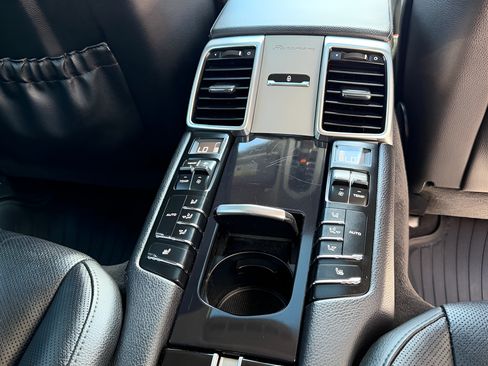 Used 2016 Porsche Panamera S RWD image 31