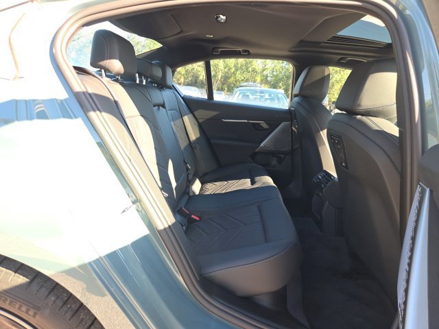 Used 2025 BMW i5 xDrive40 AWD/4WD image 12