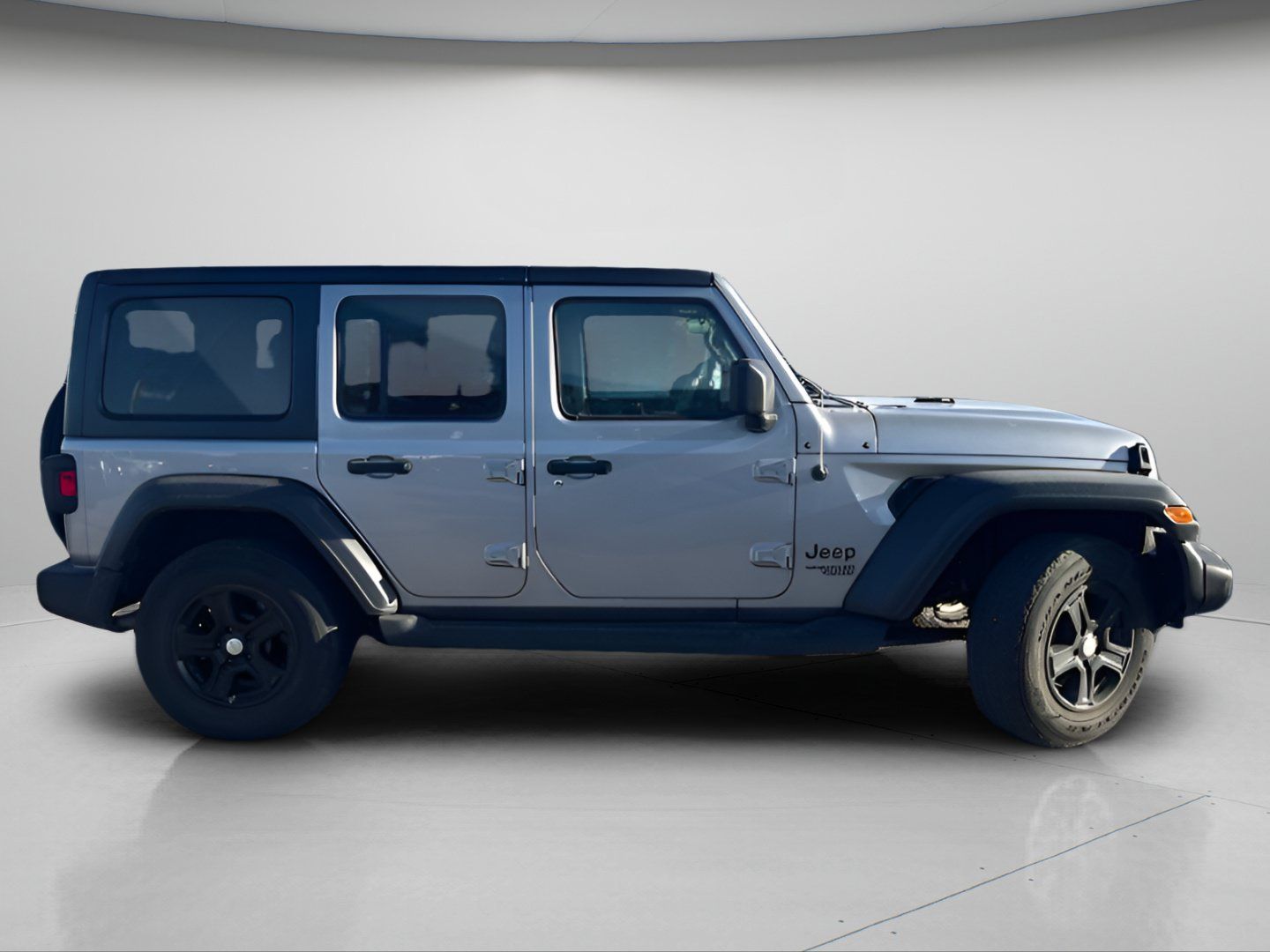 Used 2018 Jeep Wrangler Unlimited Sport S AWD/4WD image 3