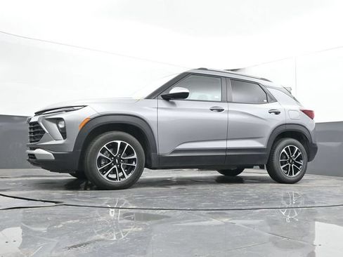 Used 2025 Chevrolet TrailBlazer LT AWD/4WD image 48