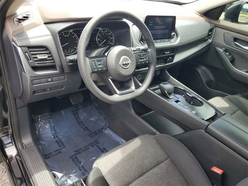 Used 2023 Nissan Rogue SV image 6
