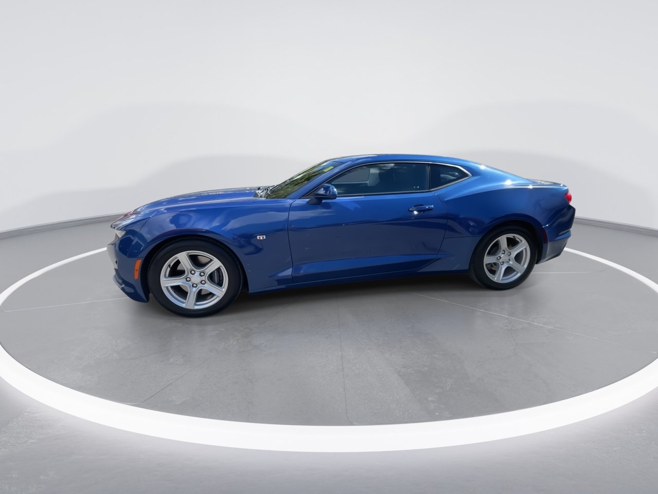 Used 2023 Chevrolet Camaro LT RWD image 10