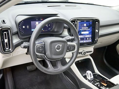 Used 2023 Volvo XC40 B5 Plus w/ Protection Package Premier AWD/4WD image 13