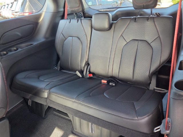 New 2027 Chrysler Pacifica Select FWD image 12