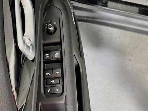 Used 2023 Jeep Compass Latitude w/ Sun and Sound Group AWD/4WD image 17