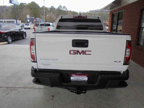 Used 2016 GMC Canyon SLE image 4