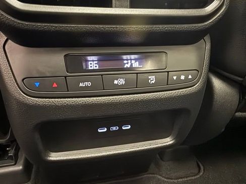 Used 2024 Honda Pilot Touring image 12