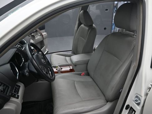 Used 2012 Toyota Highlander Limited image 9