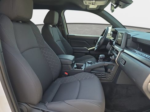 Used 2025 Toyota Tacoma SR5 AWD/4WD image 10